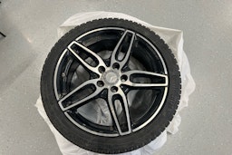 Punainen Mercedes-Benz CLA 2017 kuva 24.