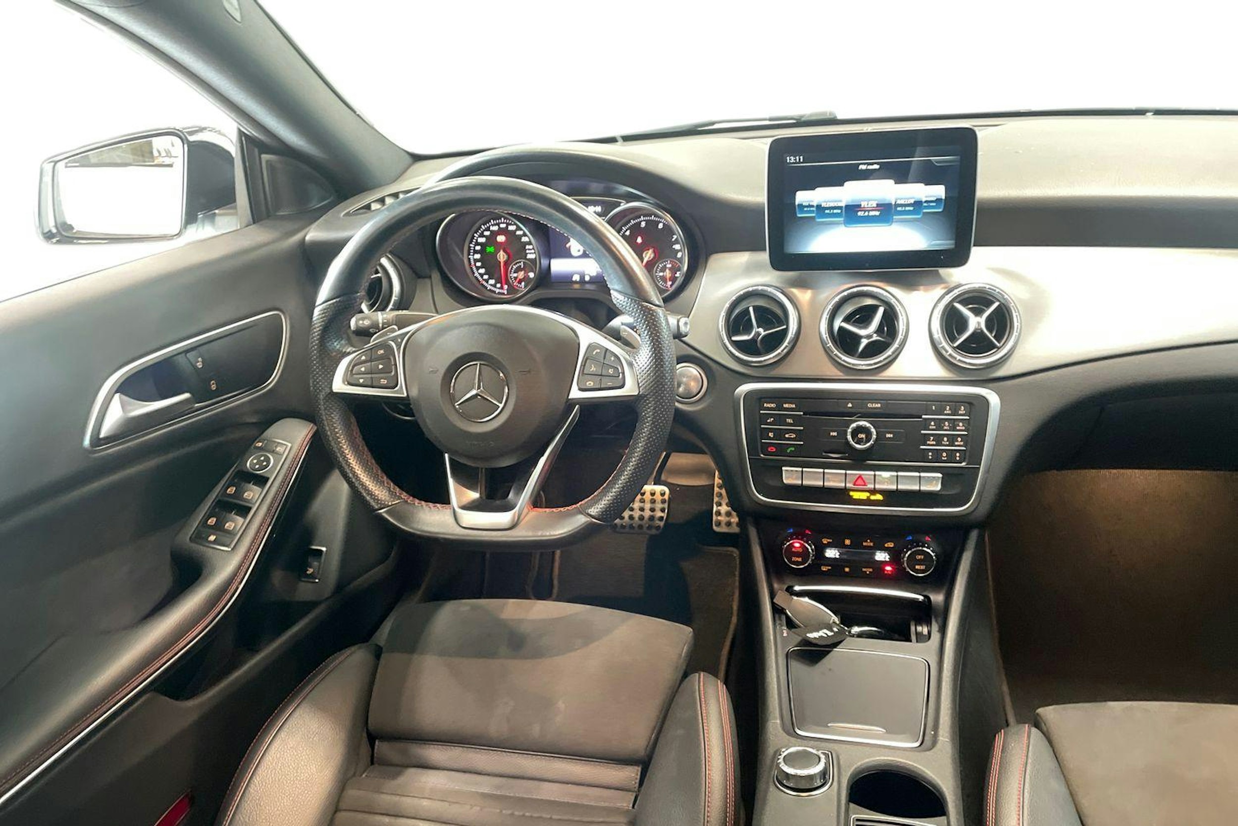 valkoinen Mercedes-Benz CLA 2017 kuva 7.