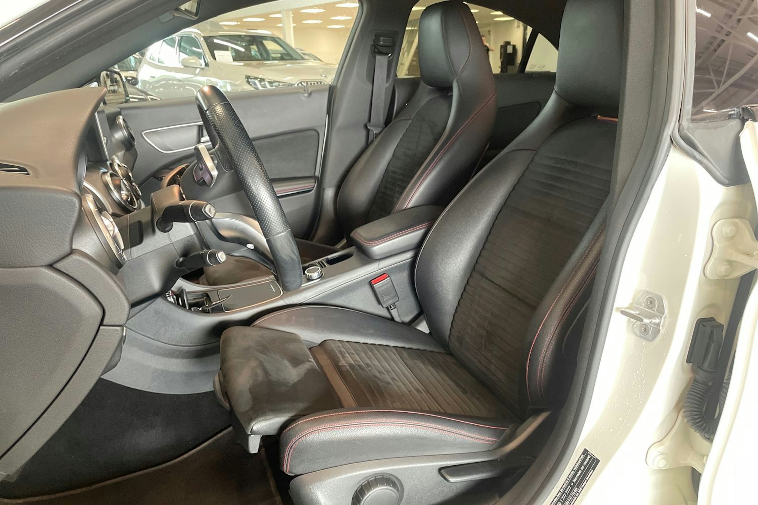 valkoinen Mercedes-Benz CLA 2017 kuva 11.