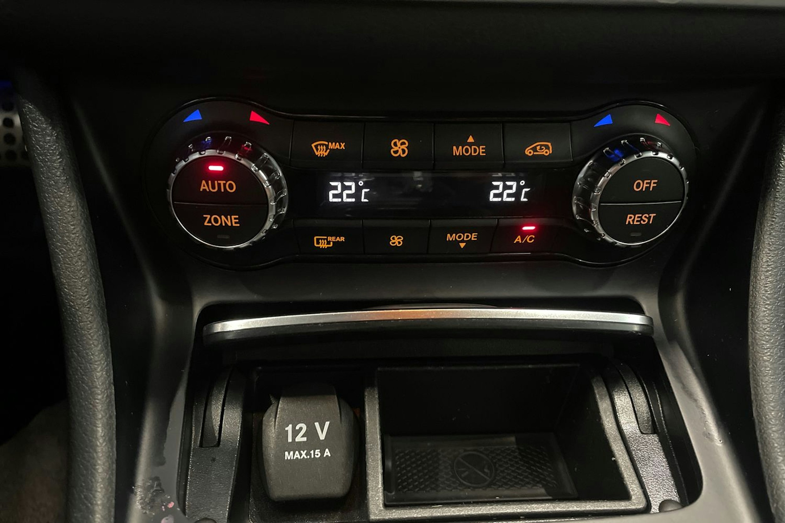 valkoinen Mercedes-Benz CLA 2017 kuva 25.