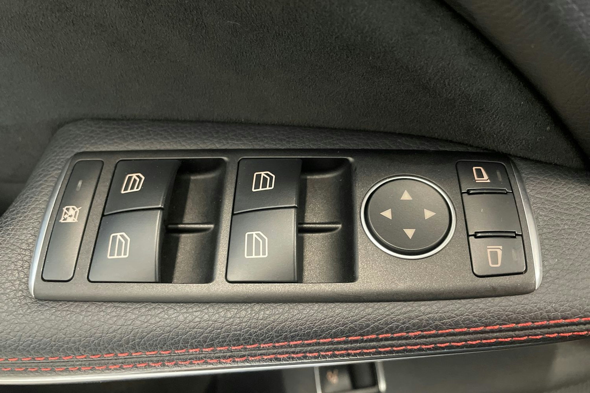 valkoinen Mercedes-Benz CLA 2017 kuva 27.