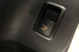 valkoinen Mercedes-Benz CLA 2017 kuva 29.