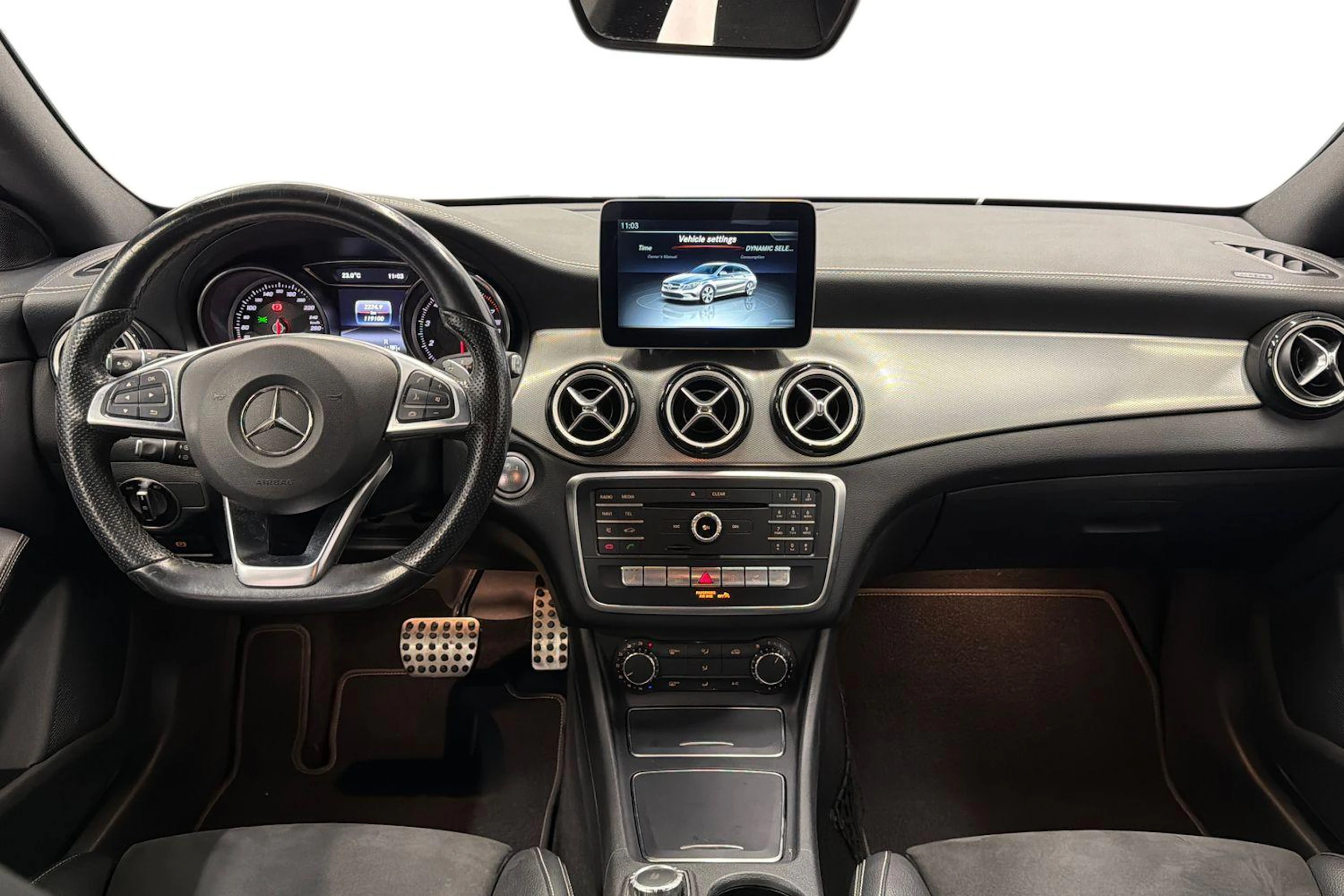 musta Mercedes-Benz CLA 2017 kuva 7.