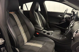 musta Mercedes-Benz CLA 2017 kuva 11.