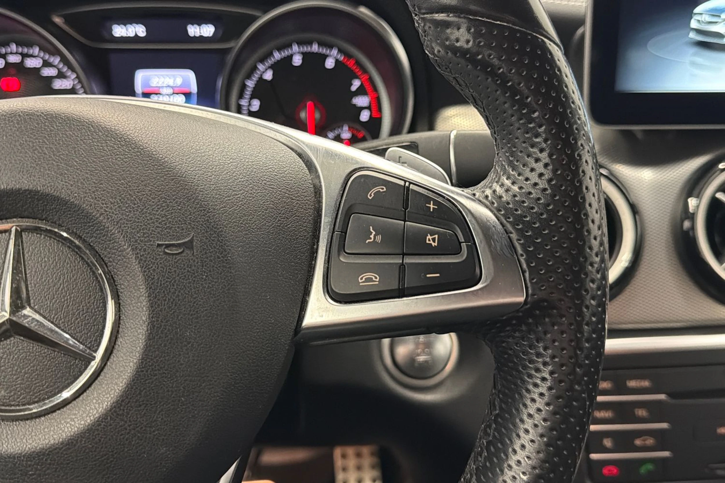 musta Mercedes-Benz CLA 2017 kuva 17.