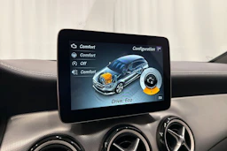 musta Mercedes-Benz CLA 2017 kuva 18.