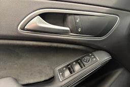 musta Mercedes-Benz CLA 2017 kuva 23.
