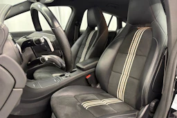 musta Mercedes-Benz CLA 2017 kuva 24.