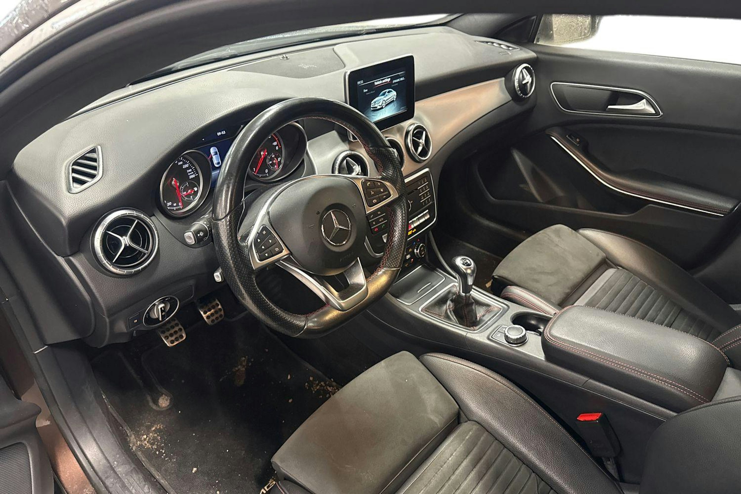 ruskea (beige) Mercedes-Benz CLA 2017 kuva 3.