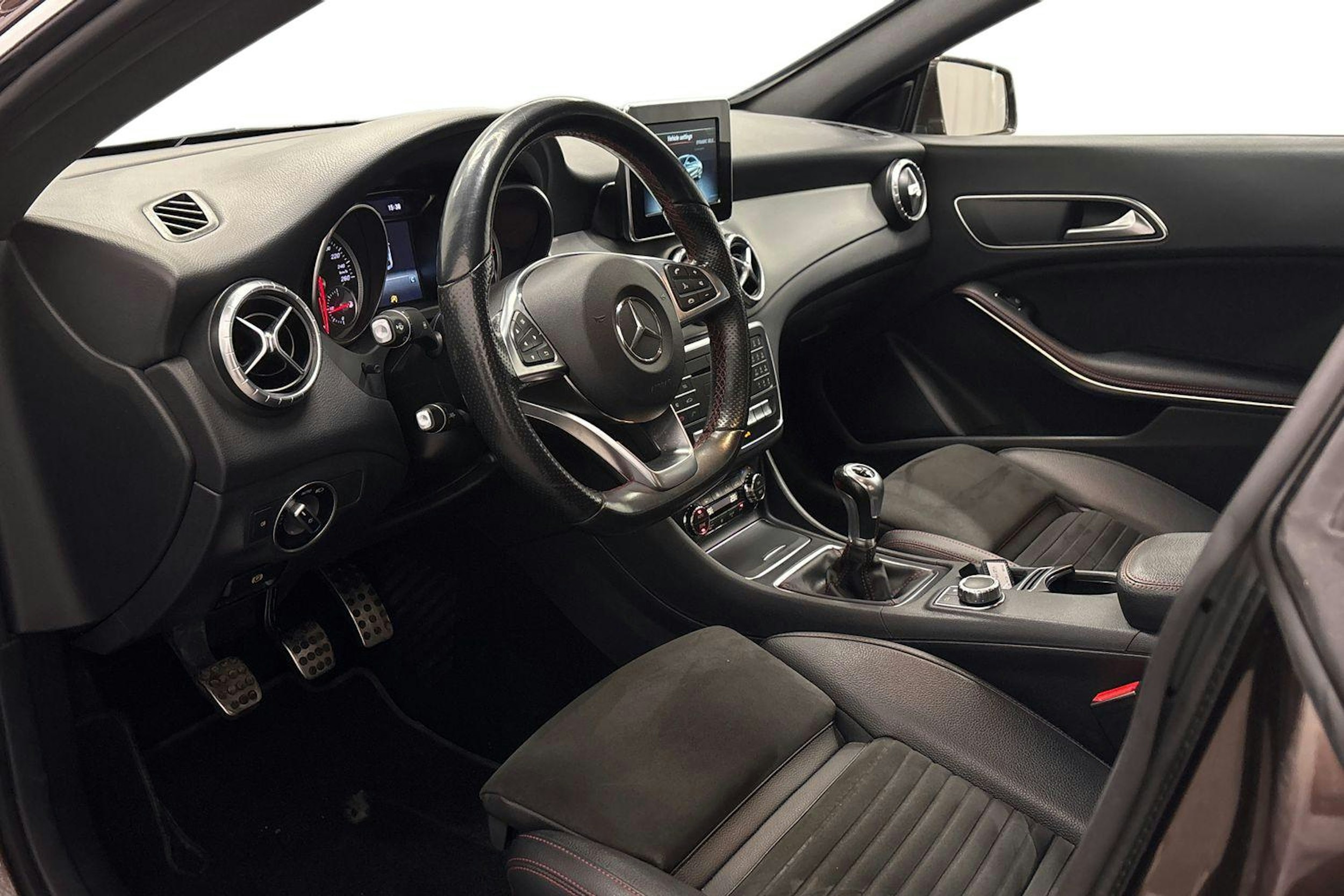 ruskea (beige) Mercedes-Benz CLA 2017 kuva 7.