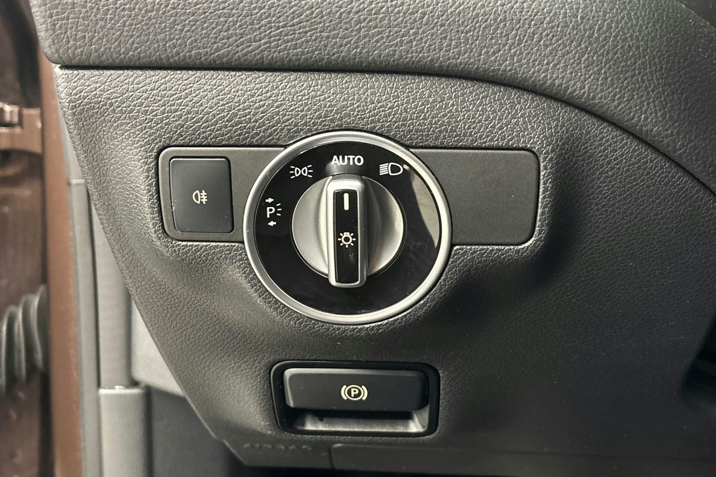 ruskea (beige) Mercedes-Benz CLA 2017 kuva 17.