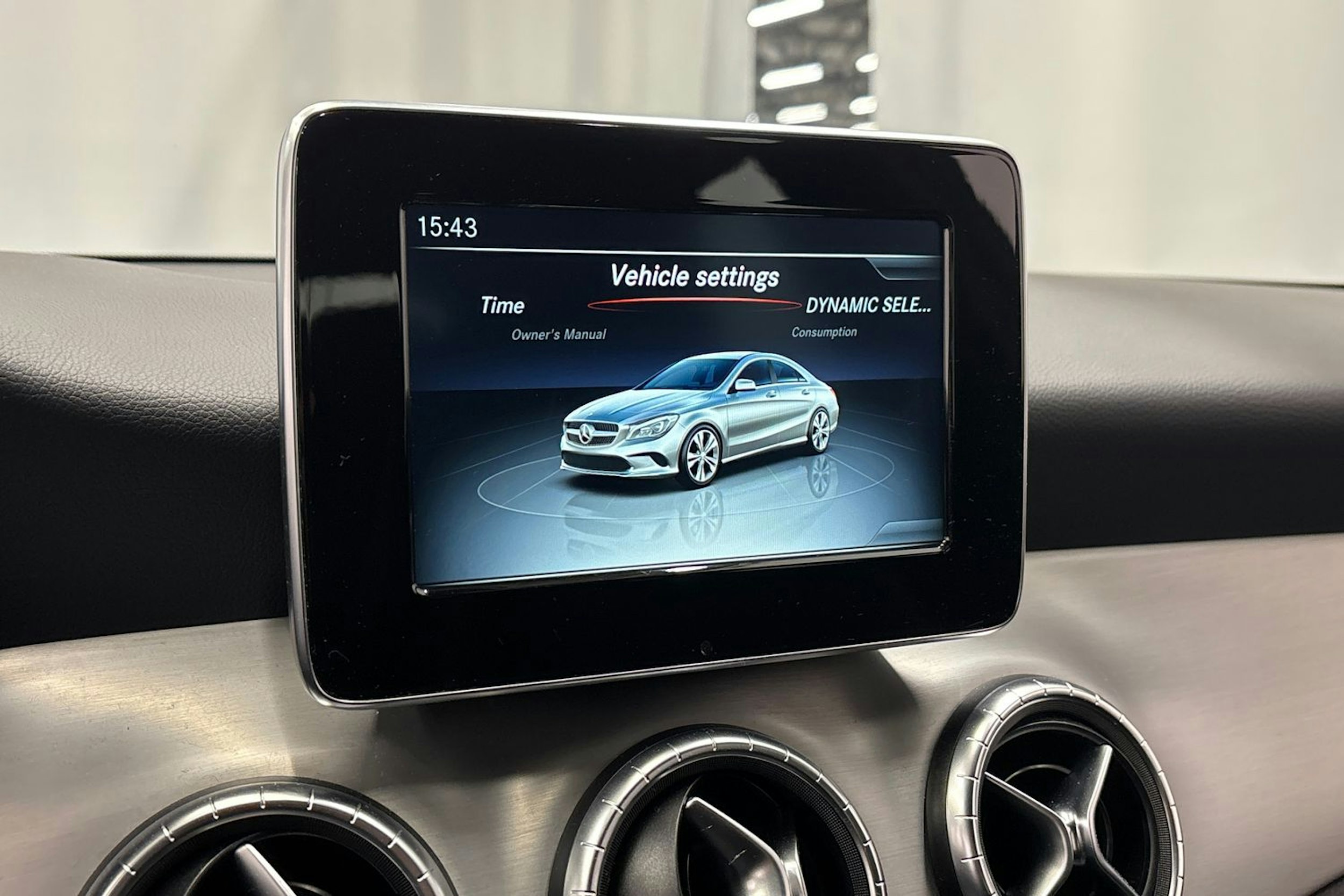 ruskea (beige) Mercedes-Benz CLA 2017 kuva 22.