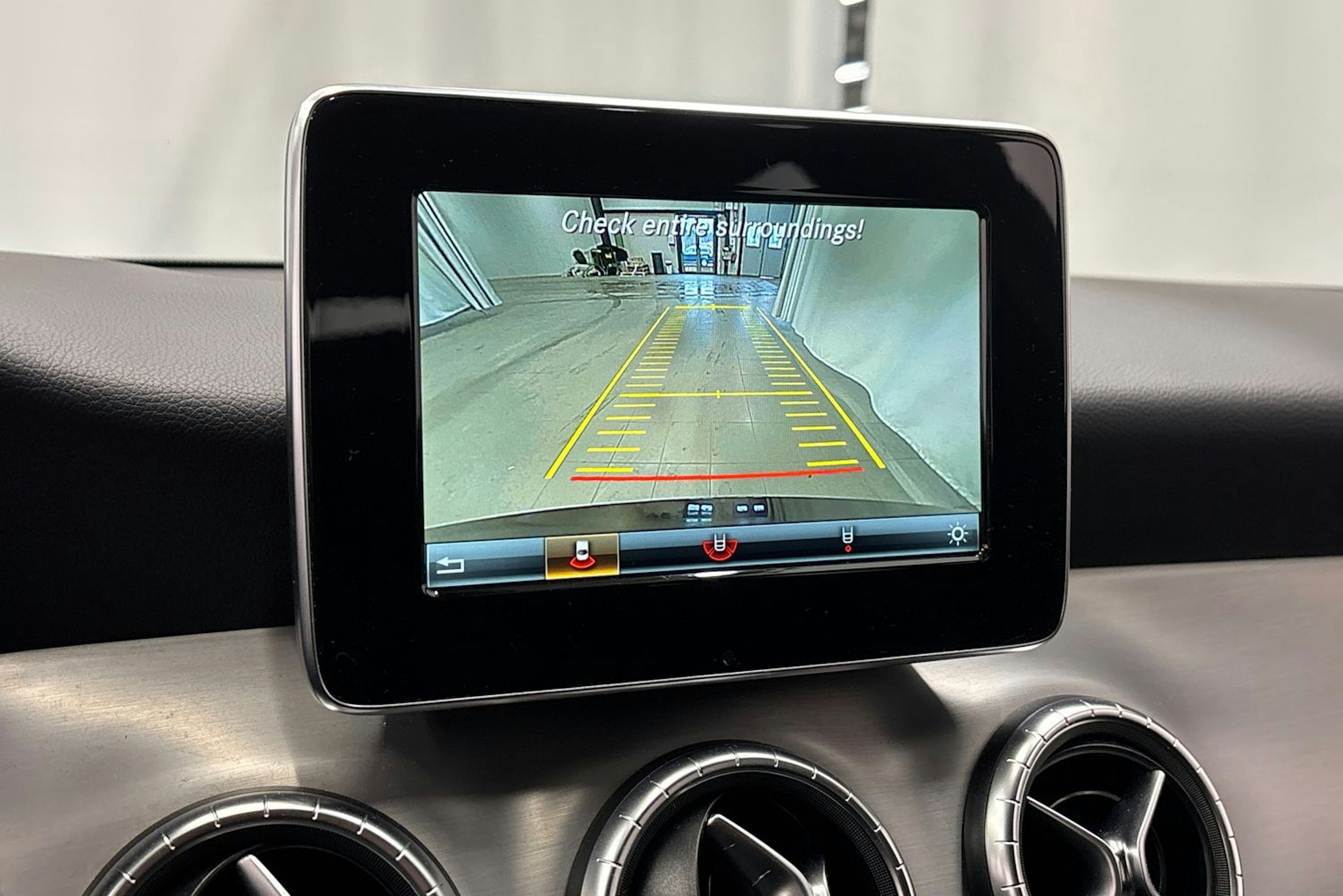 ruskea (beige) Mercedes-Benz CLA 2017 kuva 23.