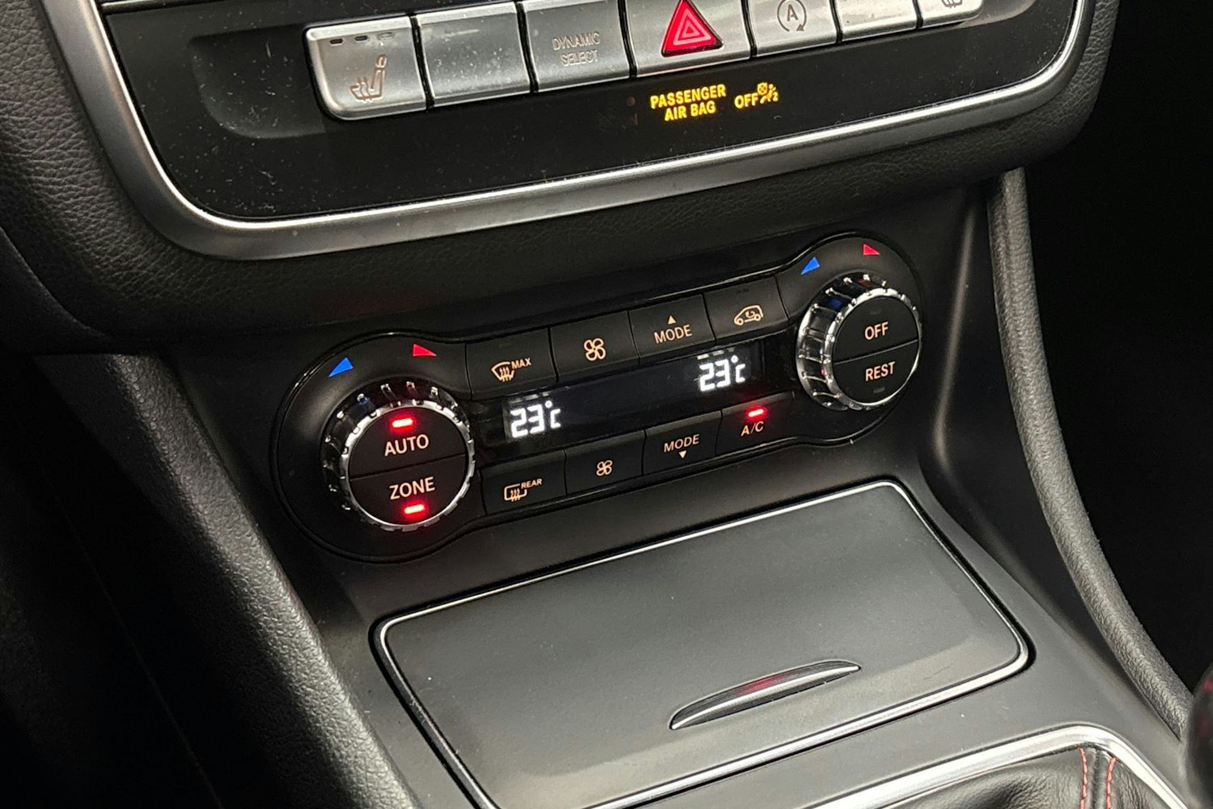 ruskea (beige) Mercedes-Benz CLA 2017 kuva 25.