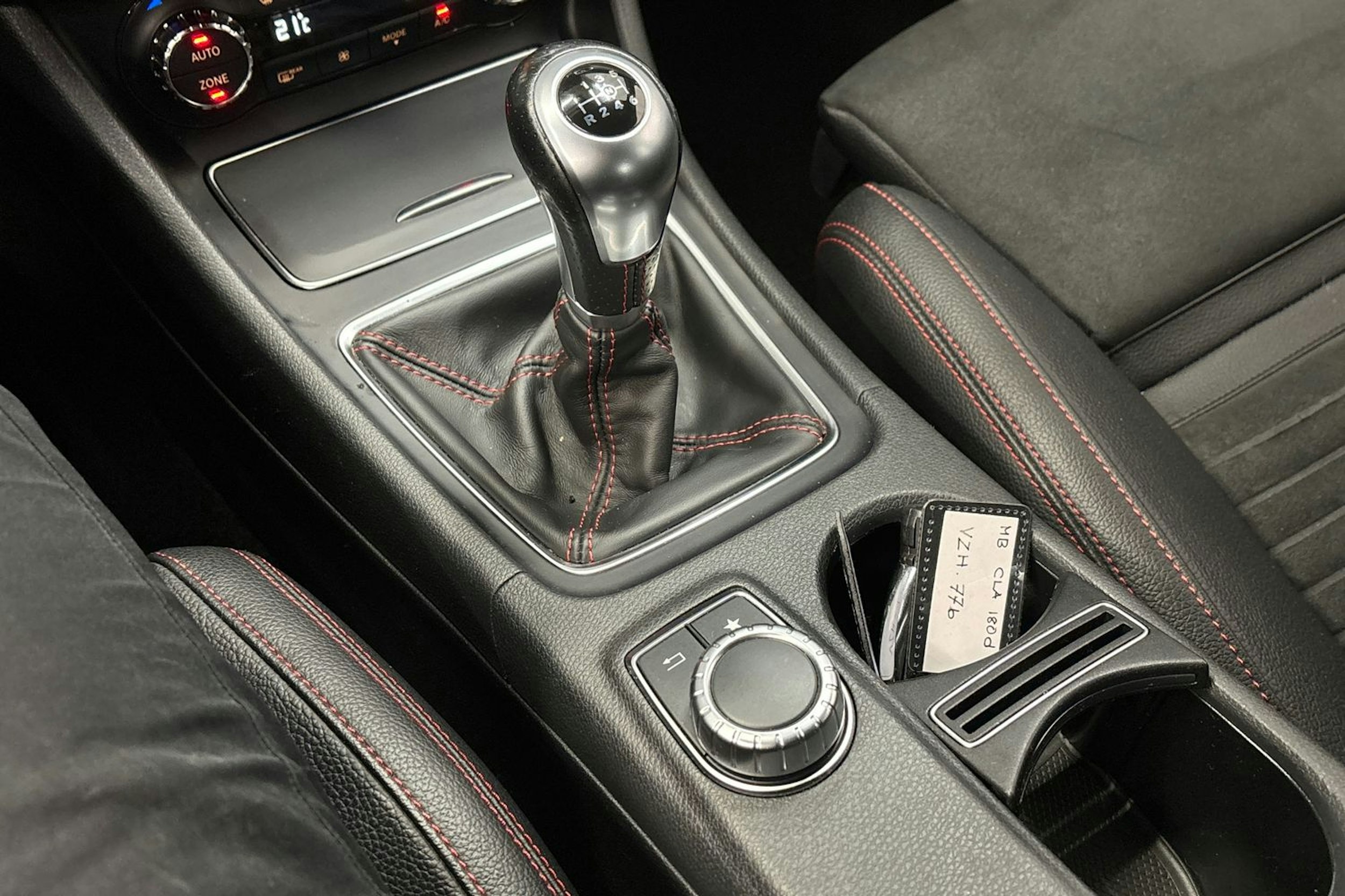 ruskea (beige) Mercedes-Benz CLA 2017 kuva 26.