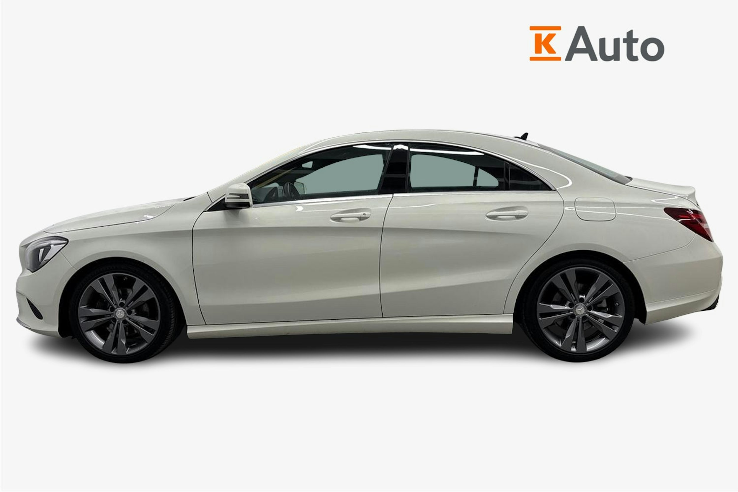valkoinen Mercedes-Benz CLA 2017 kuva 6.