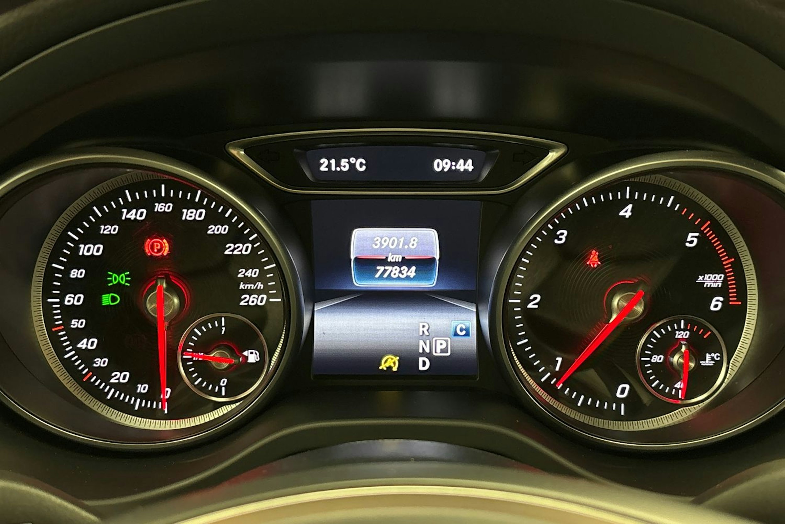 valkoinen Mercedes-Benz CLA 2017 kuva 18.