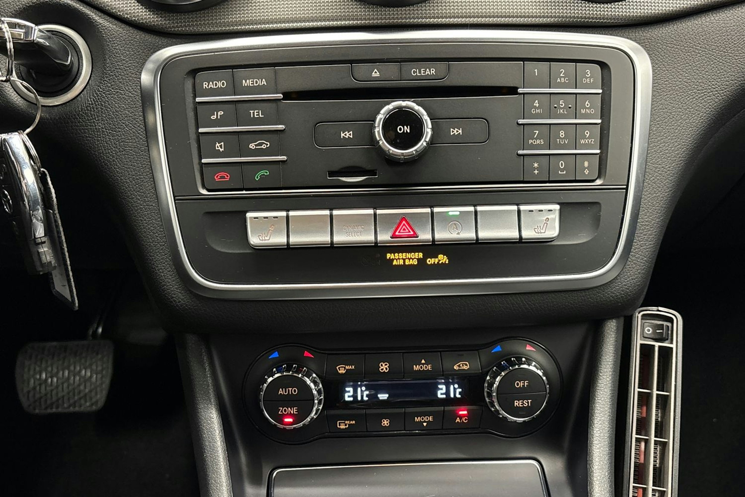 valkoinen Mercedes-Benz CLA 2017 kuva 21.