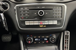 valkoinen Mercedes-Benz CLA 2017 kuva 21.