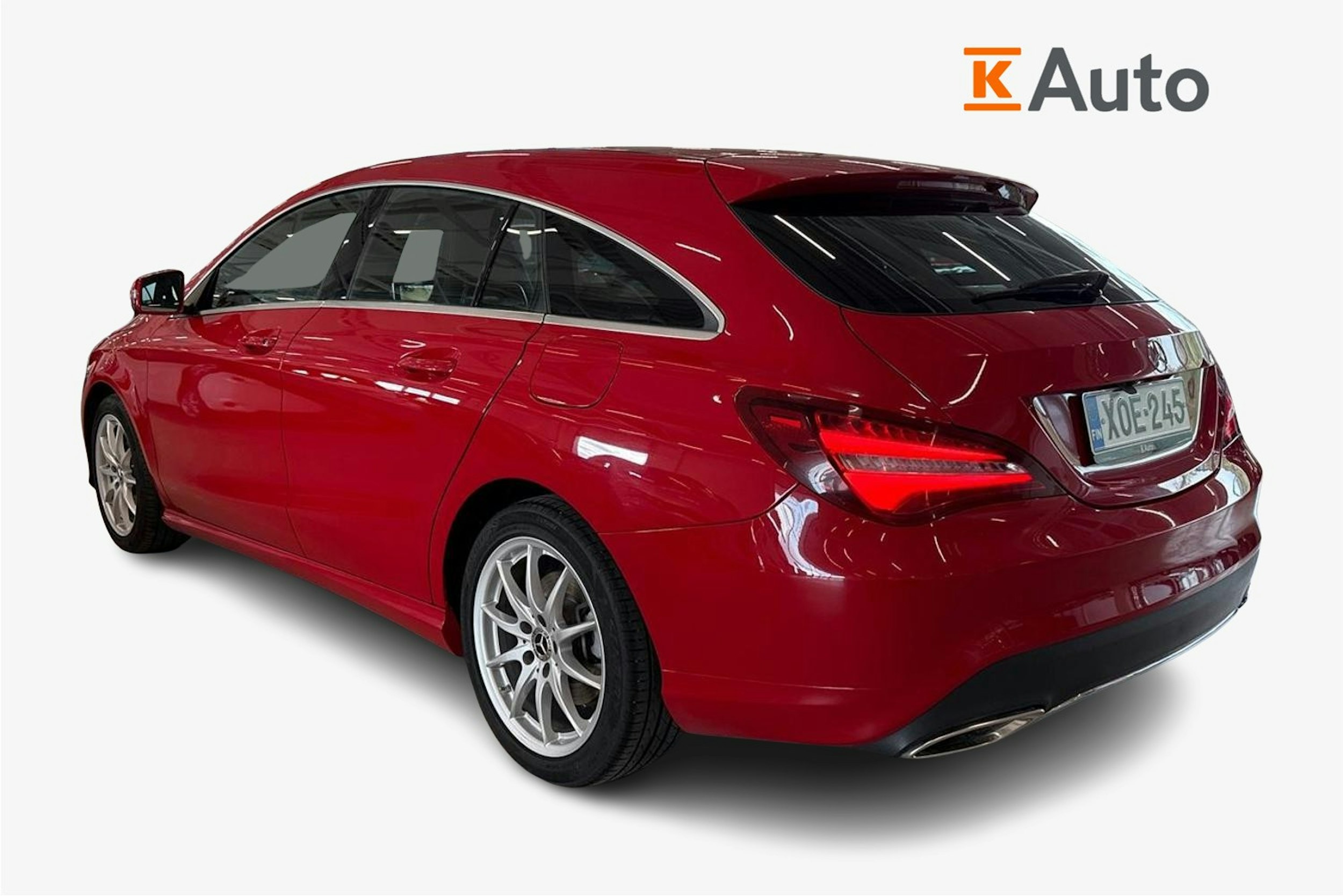 punainen Mercedes-Benz CLA 2017 kuva 2.