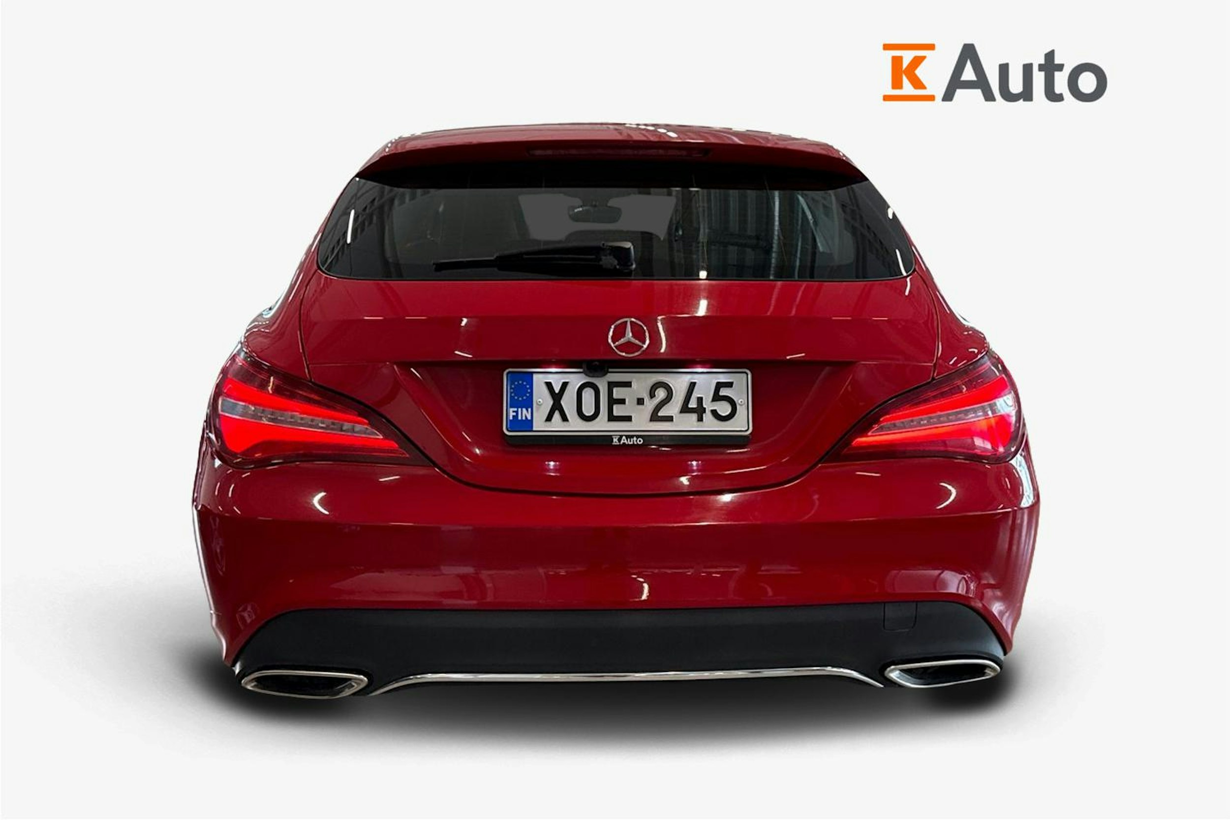 punainen Mercedes-Benz CLA 2017 kuva 3.