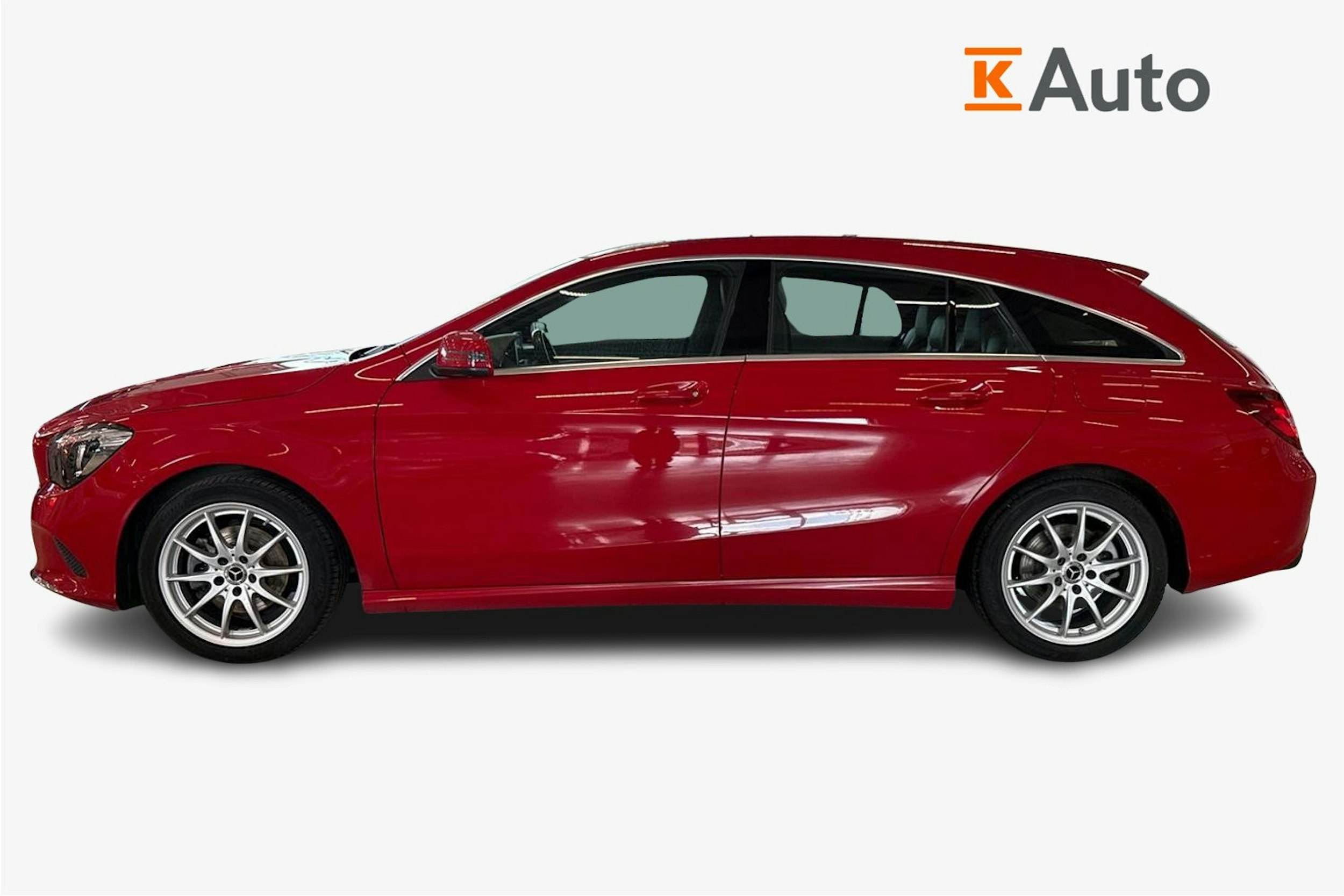 punainen Mercedes-Benz CLA 2017 kuva 5.
