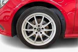 punainen Mercedes-Benz CLA 2017 kuva 9.