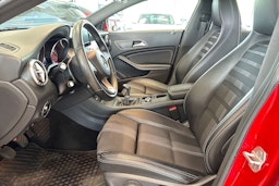 punainen Mercedes-Benz CLA 2017 kuva 13.