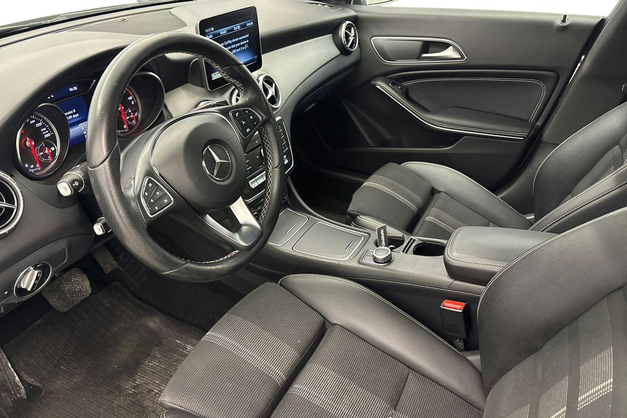 met. harmaa Mercedes-Benz CLA 2018 kuva 7.