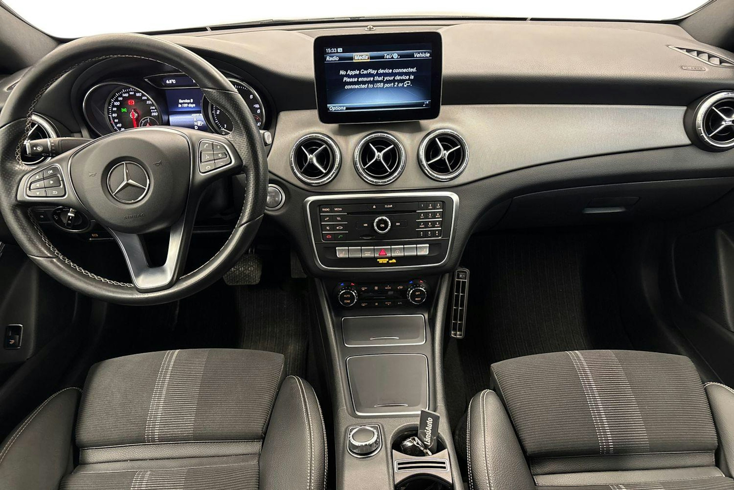 met. harmaa Mercedes-Benz CLA 2018 kuva 9.