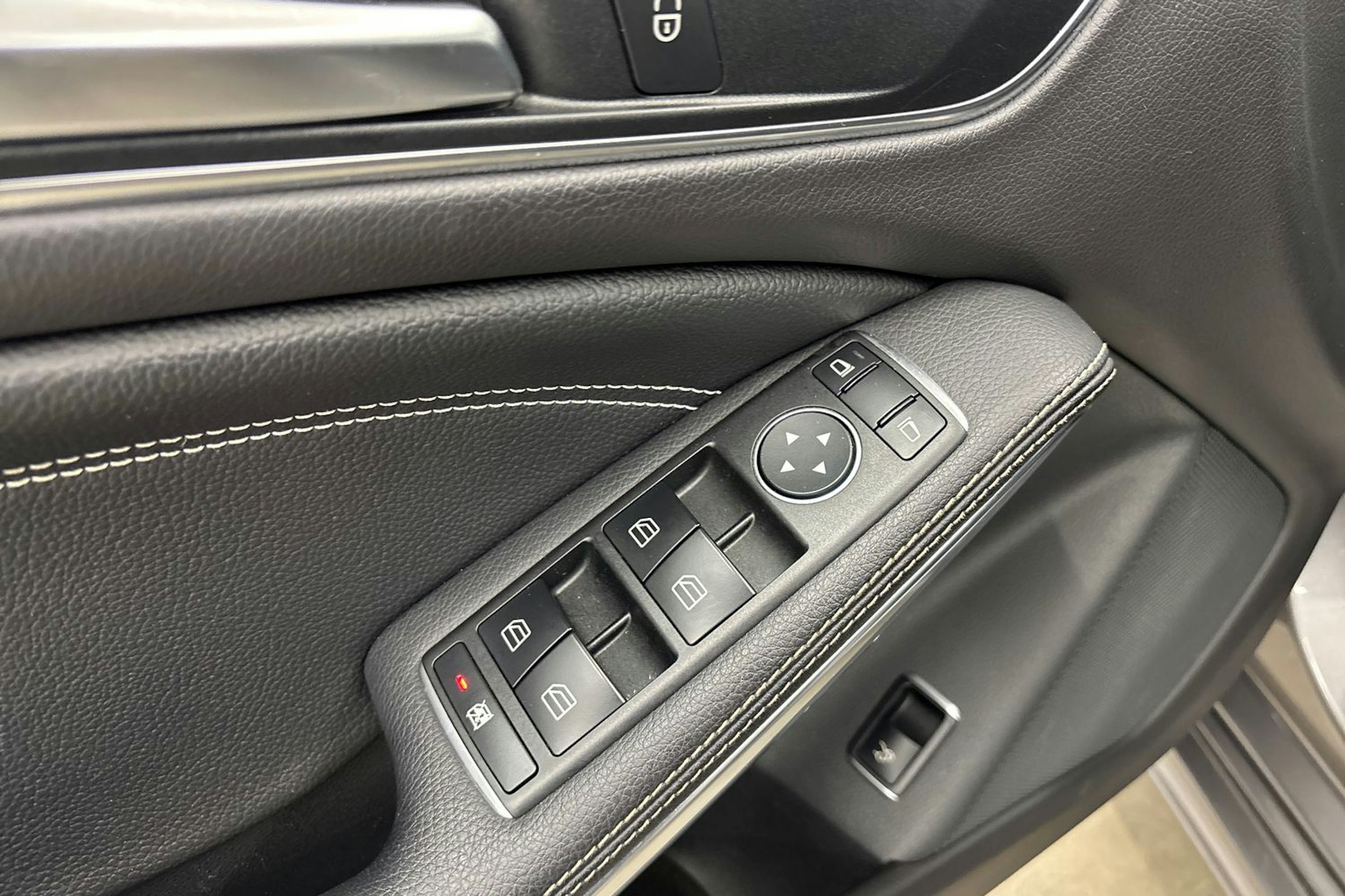 met. harmaa Mercedes-Benz CLA 2018 kuva 17.