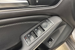 met. harmaa Mercedes-Benz CLA 2018 kuva 17.