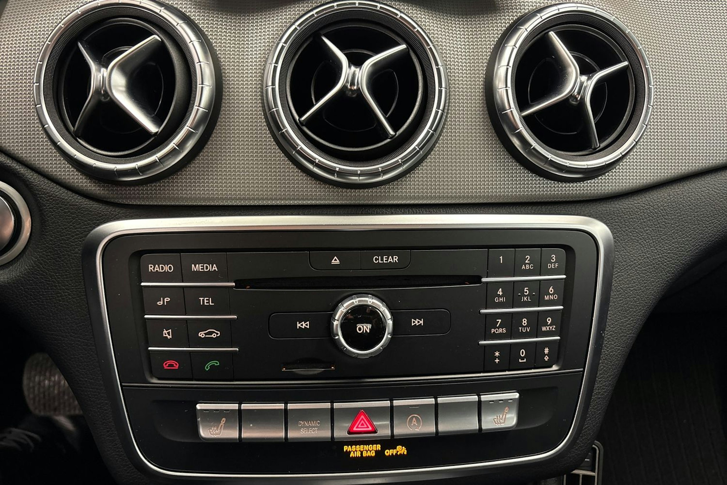 met. harmaa Mercedes-Benz CLA 2018 kuva 22.