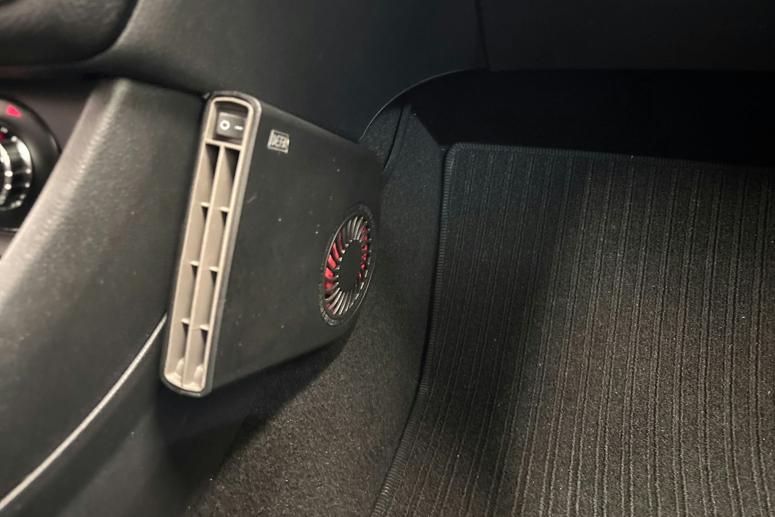 met. harmaa Mercedes-Benz CLA 2018 kuva 26.