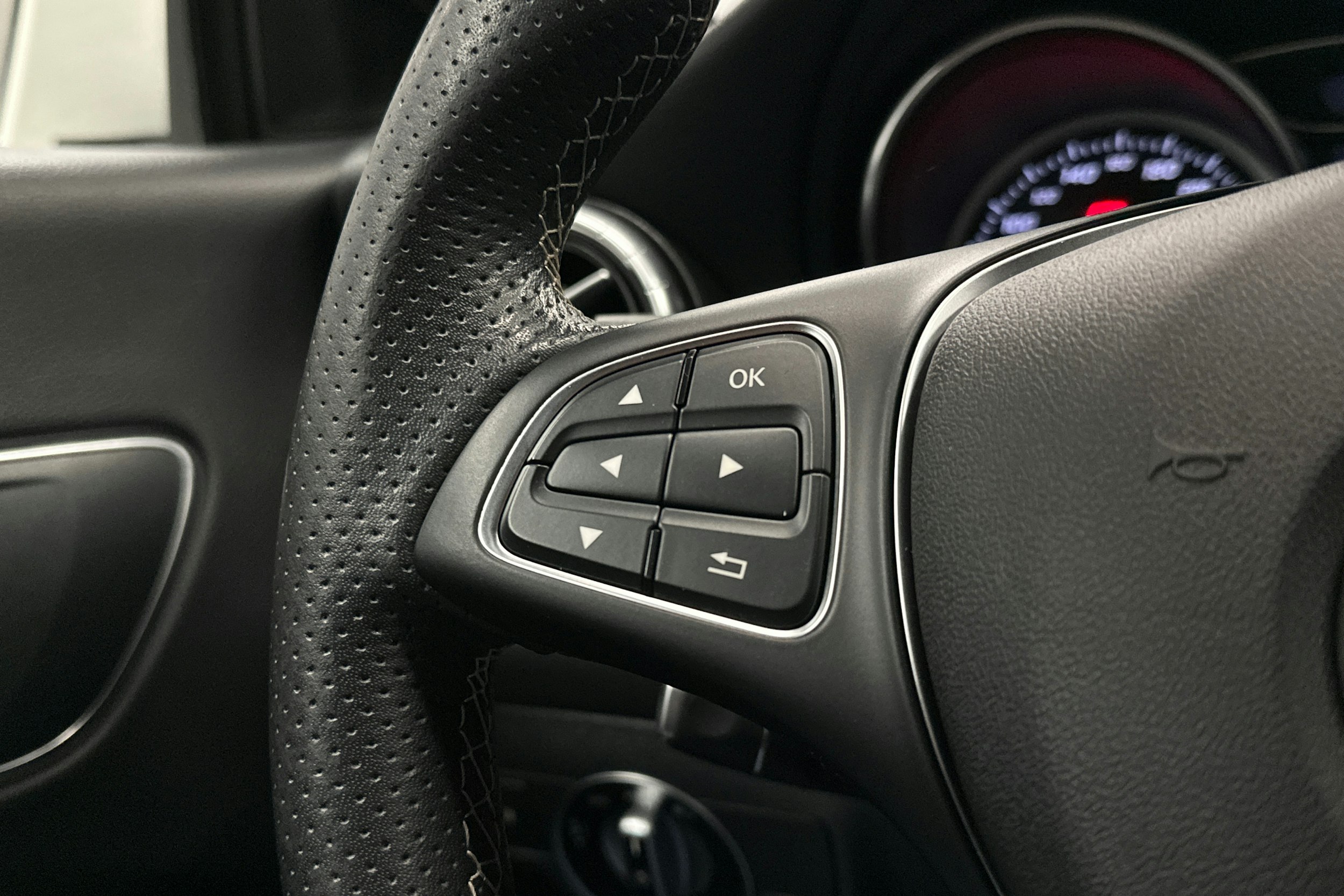 valkoinen Mercedes-Benz CLA 2018 kuva 18.