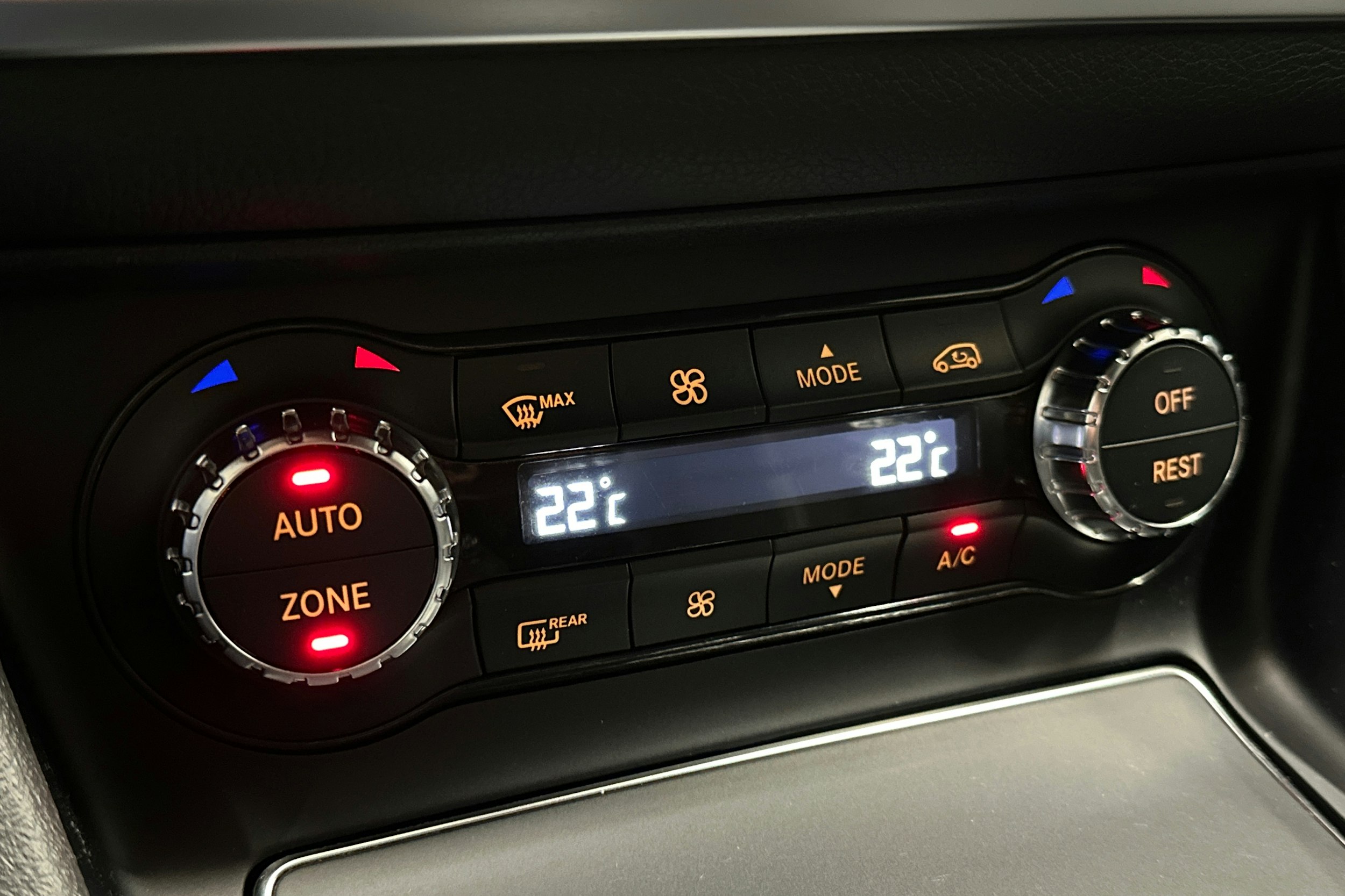 valkoinen Mercedes-Benz CLA 2018 kuva 21.