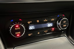 valkoinen Mercedes-Benz CLA 2018 kuva 21.