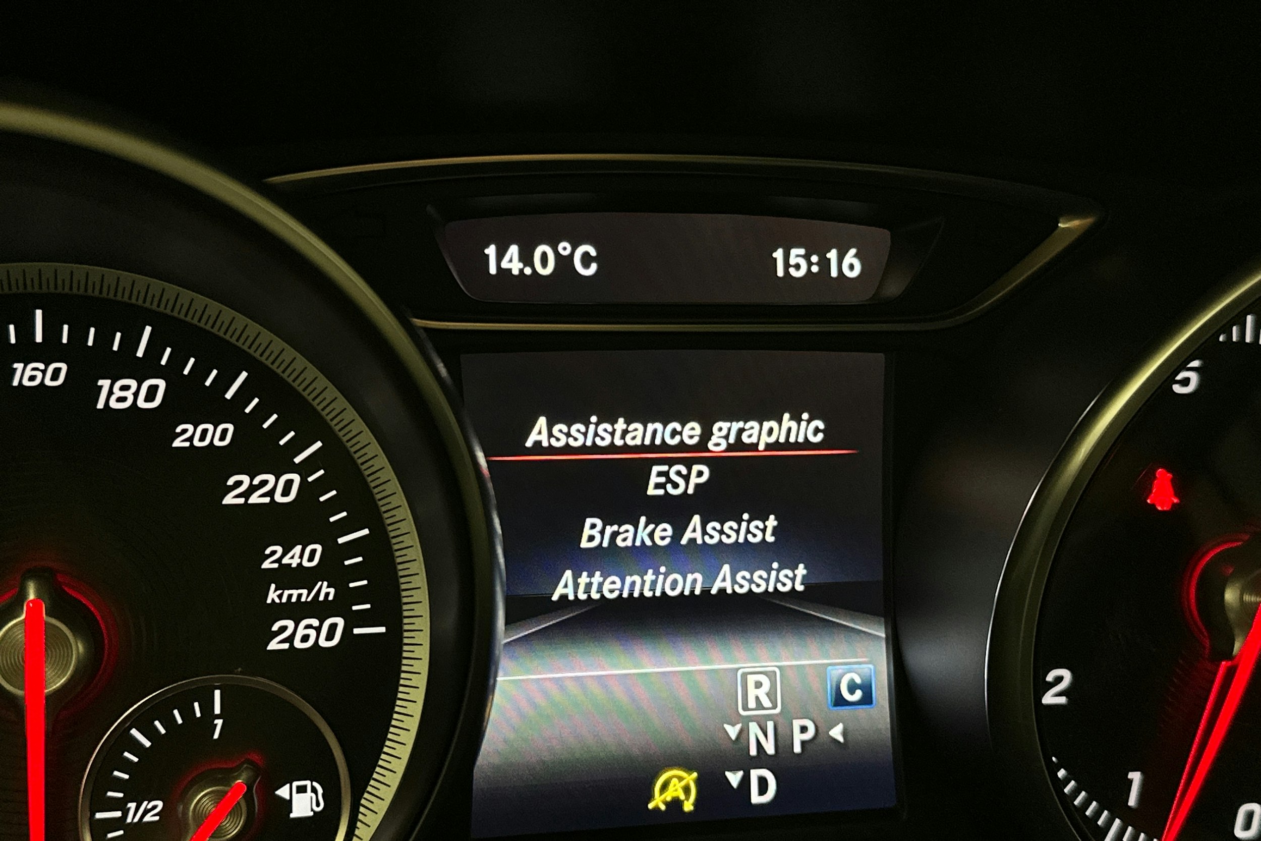 valkoinen Mercedes-Benz CLA 2018 kuva 24.