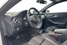 Valkoinen Mercedes-Benz CLA 2018 kuva 3.