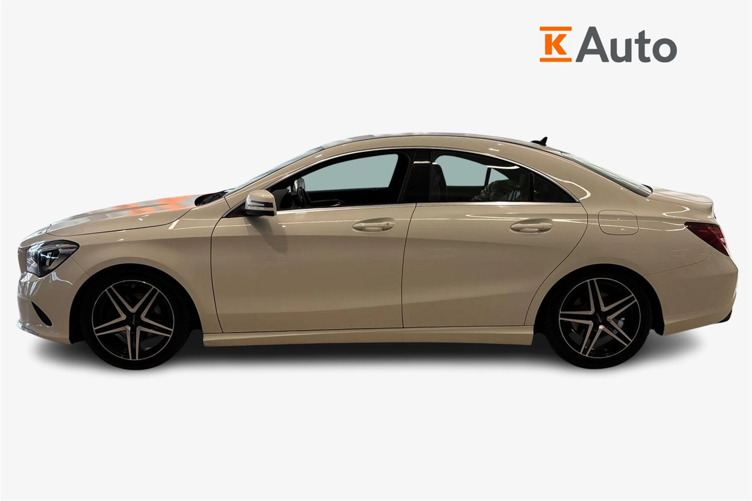 Valkoinen Mercedes-Benz CLA 2018 kuva 5.