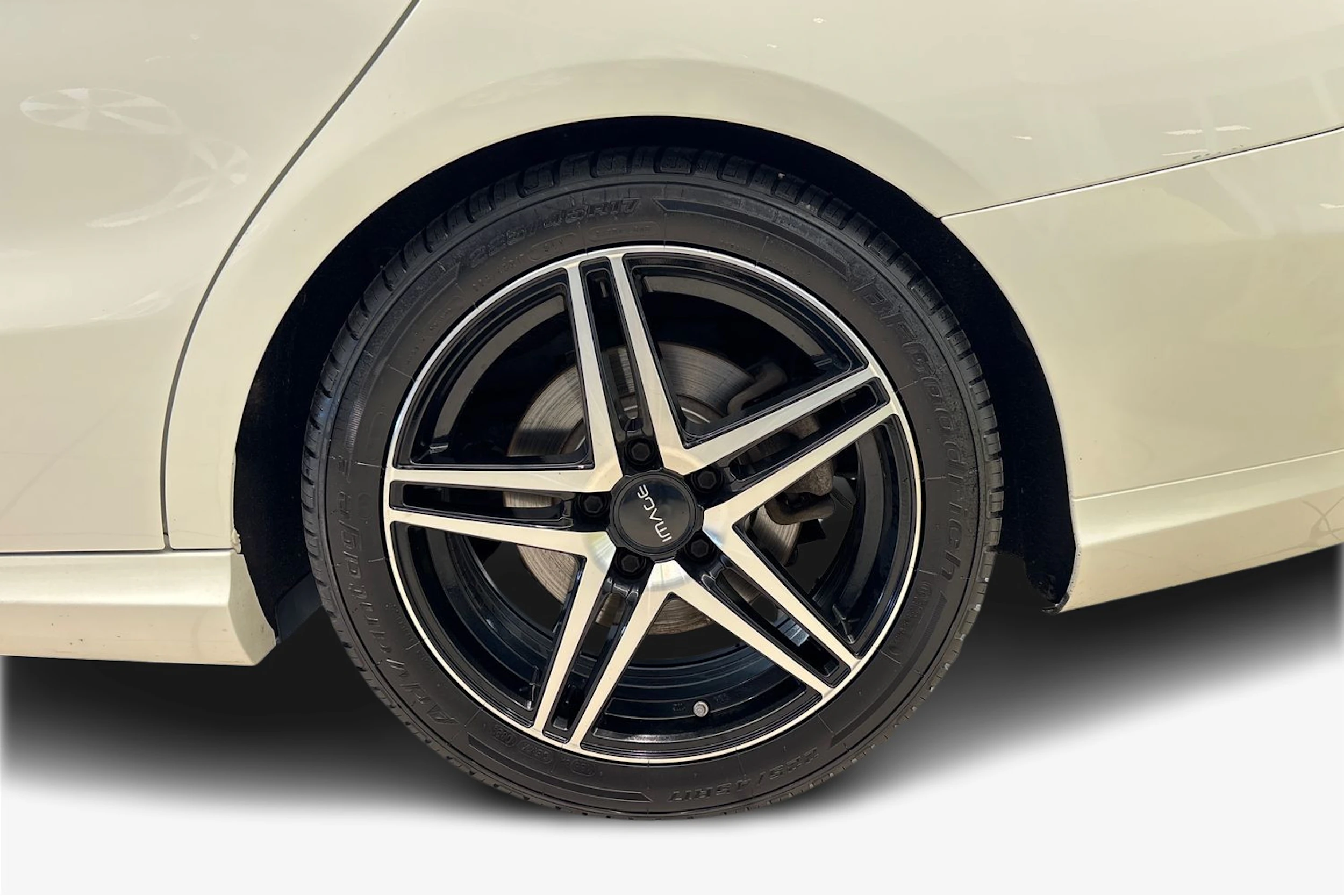 Valkoinen Mercedes-Benz CLA 2018 kuva 9.