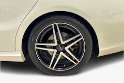 Valkoinen Mercedes-Benz CLA 2018 kuva 9.