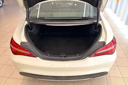 Valkoinen Mercedes-Benz CLA 2018 kuva 13.