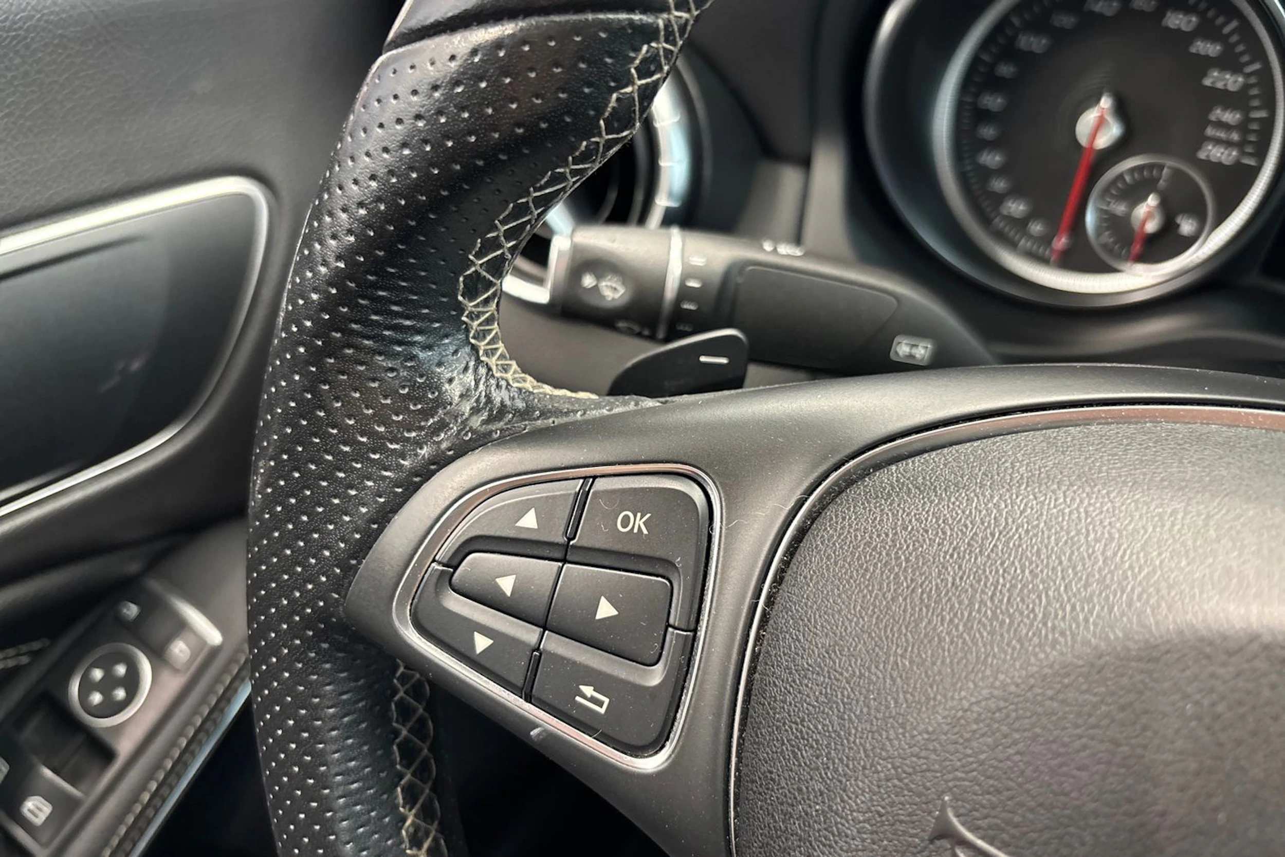 Valkoinen Mercedes-Benz CLA 2018 kuva 18.