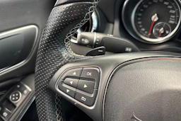 Valkoinen Mercedes-Benz CLA 2018 kuva 18.