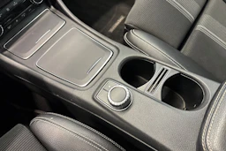 Valkoinen Mercedes-Benz CLA 2018 kuva 20.