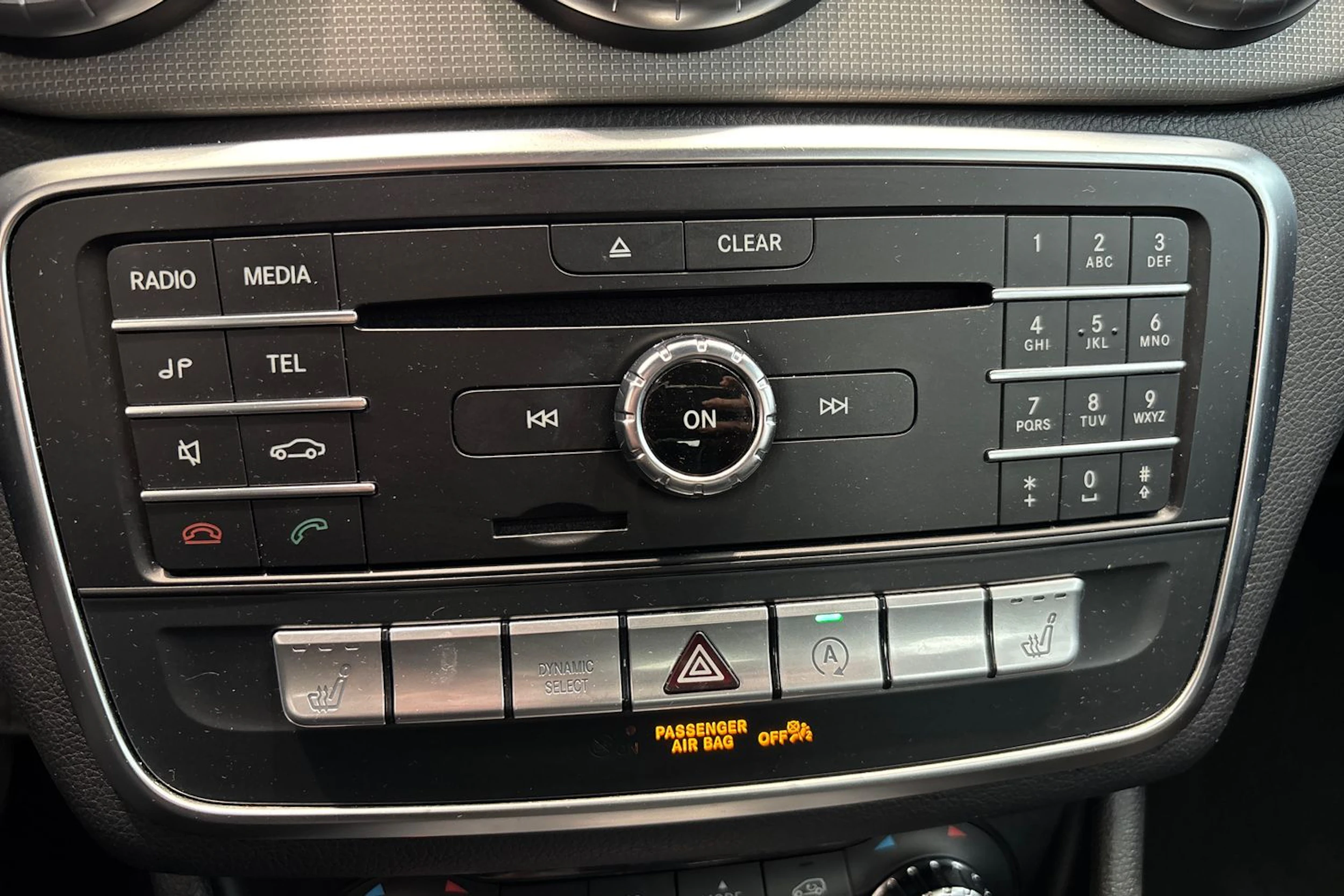 Valkoinen Mercedes-Benz CLA 2018 kuva 22.