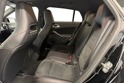 musta Mercedes-Benz CLA 2018 kuva 11.