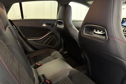 musta Mercedes-Benz CLA 2018 kuva 16.