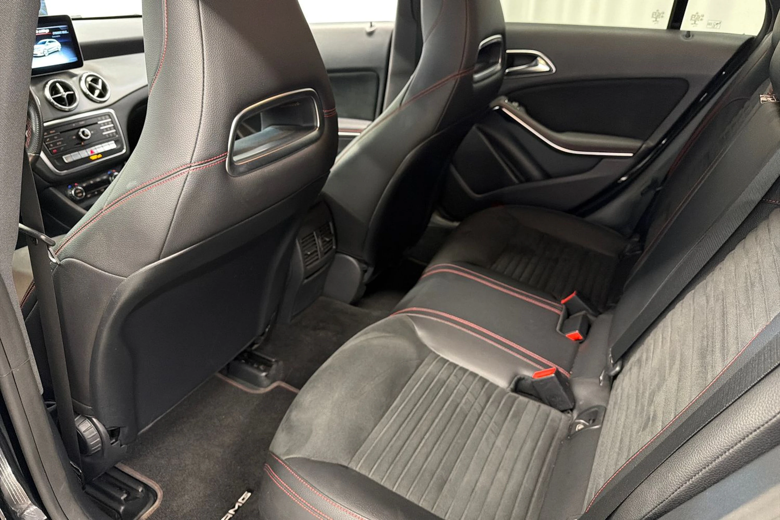 musta Mercedes-Benz CLA 2018 kuva 18.